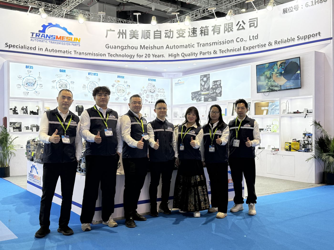 Visitors crowding the TRANSMESUN booth to inspect transmission units