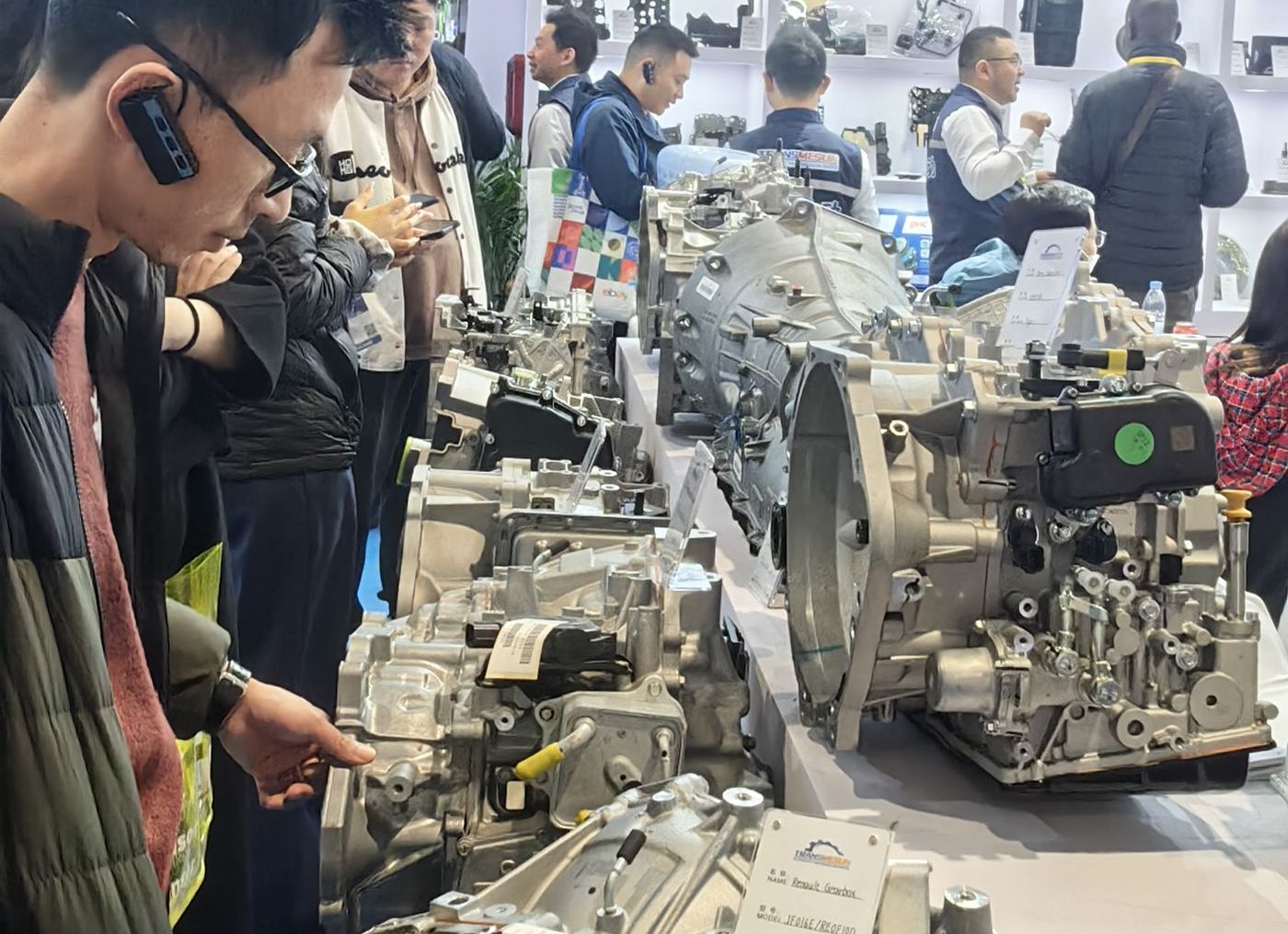 Buyer inspecting transmission assemblies at the TRANSMESUN stand